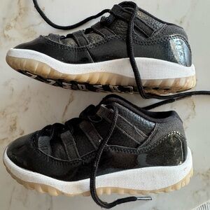 Jordan 11 retro Low Toddler 6c Black Gym Red